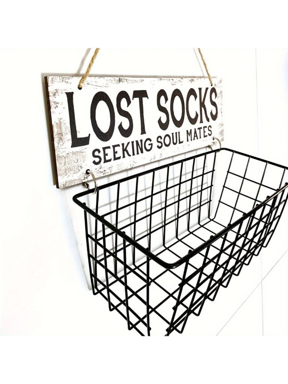 Wall-mounted metal mesh storage rack, home decoration finishing